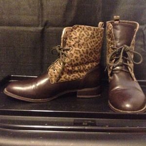 ✨CHEETAH PRINT & BROWN LEATHER COMBAT BOOTS SIZE 8