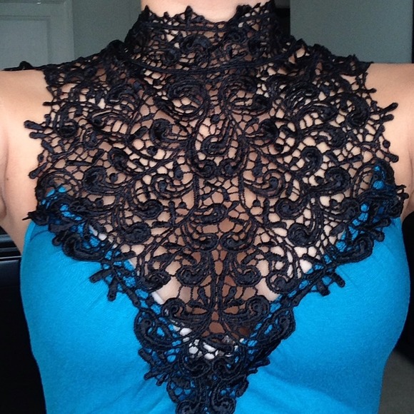 Blue fitted dress with black lace details - Picture 2 of 3