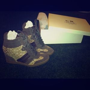 Coach Wedges