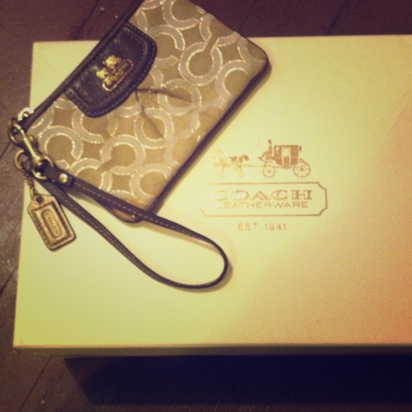 Coach wristlet - Picture 1 of 1