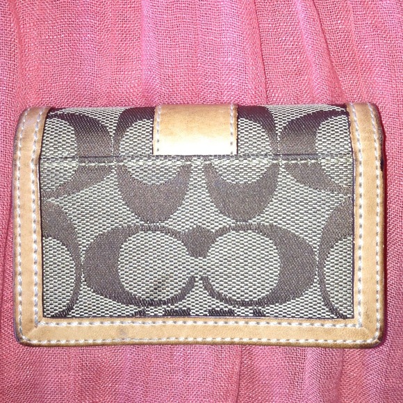 Coach Signature Wallet - Picture 2 of 4