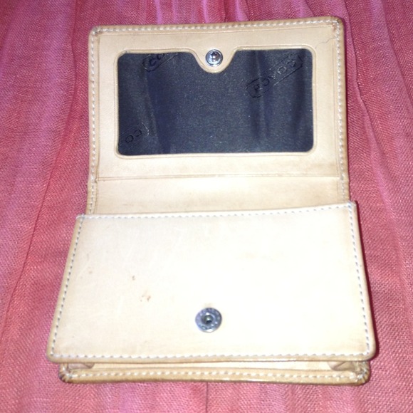 Coach Signature Wallet - Picture 3 of 4