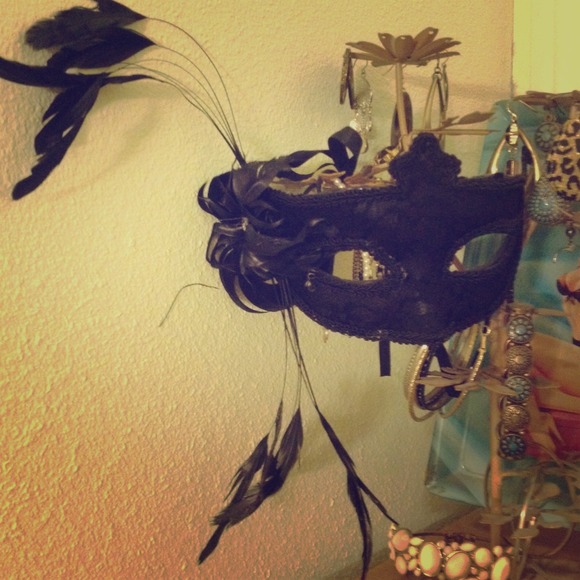 ❌❌SOLD❌❌ Black lace masquerade mask 🃏