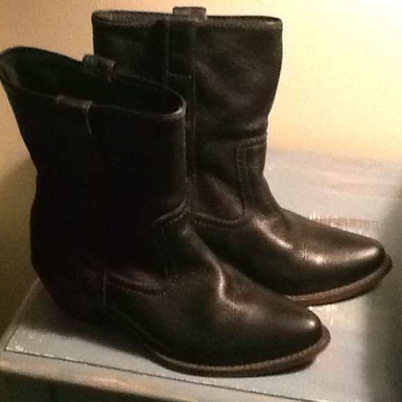 Steve Madden Cowboy like boots LeatherREDUCED
