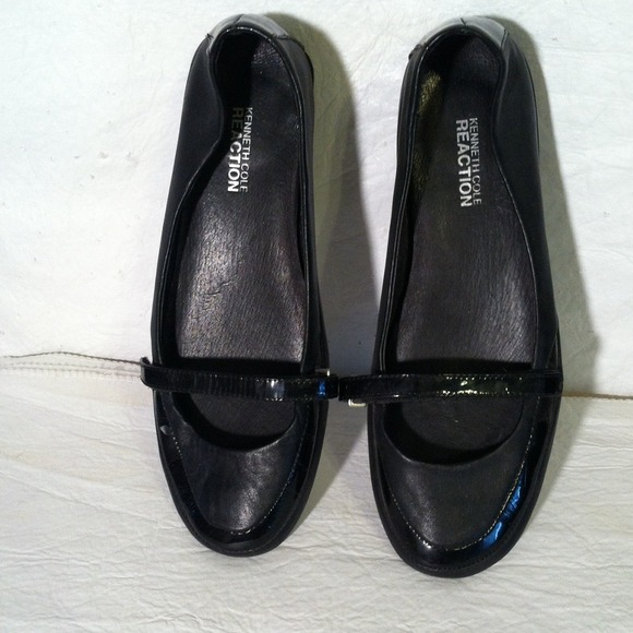 Kenneth Cole Reaction ballet flat w/ Velcro strap