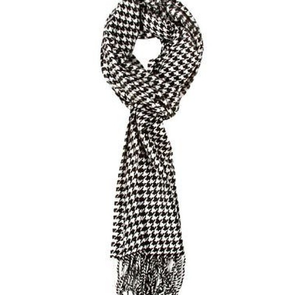 Small Houndstooth Print Cashmere Scarf