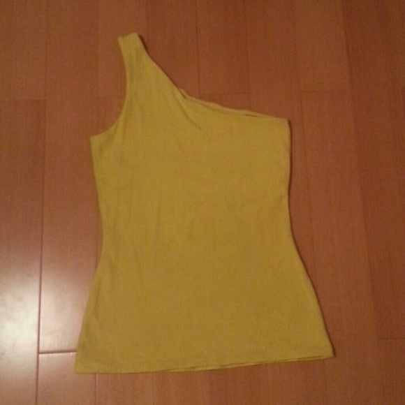 One shoulder yellow top