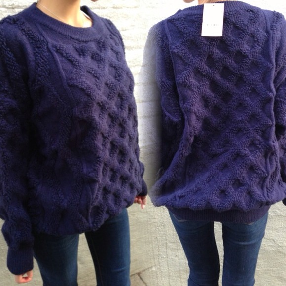 Holiday Sale 🎊Criss cross pattern blue sweater - Picture 3 of 4