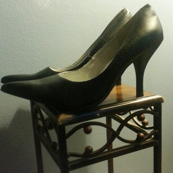 Black pointy heels