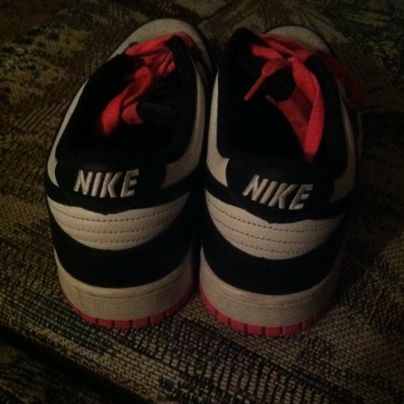 Nikes - Picture 2 of 4