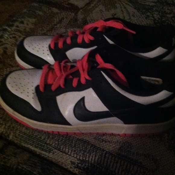 Nikes - Picture 4 of 4