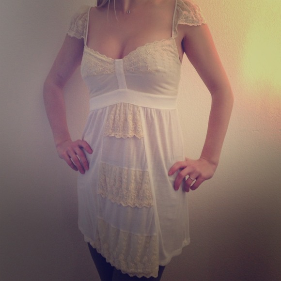 Very pretty white & ivory lace Kimichi Blue blouse