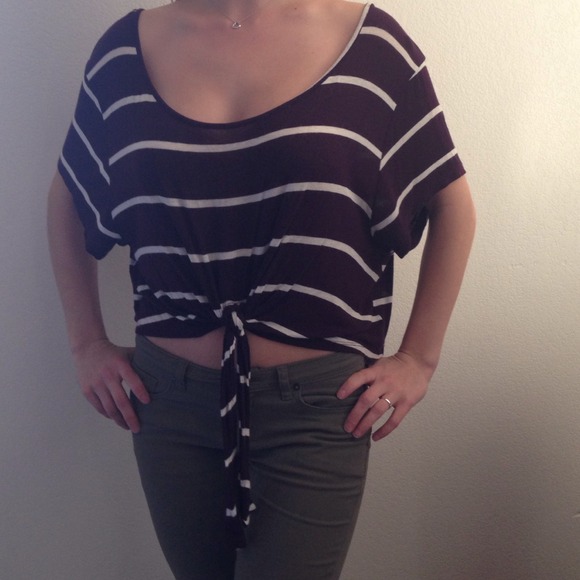 ✨REDUCED✨ purple and white crop top!