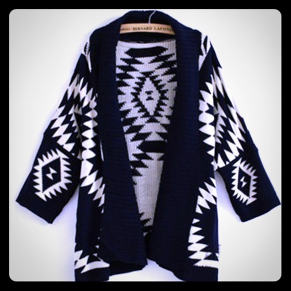Sweaters - Loose thick knitted batwing Aztec print cardigan