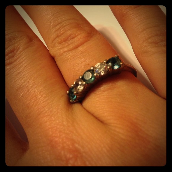 Very pretty 925 gemstone band