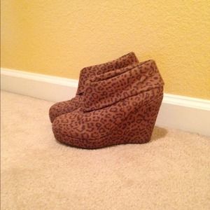 Leopard wedges