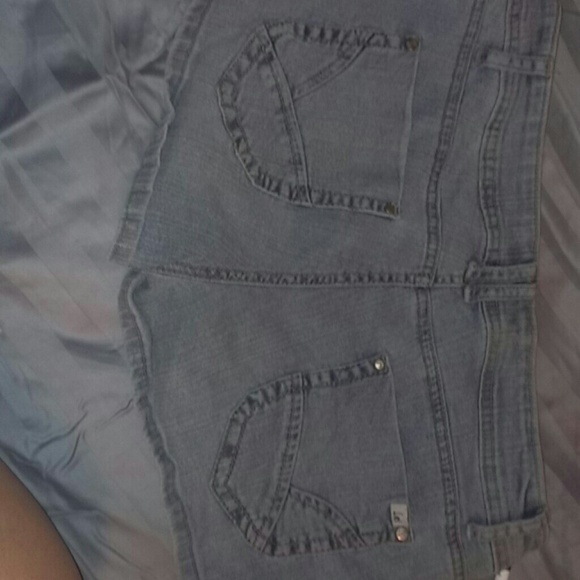 Shorts - Picture 3 of 3