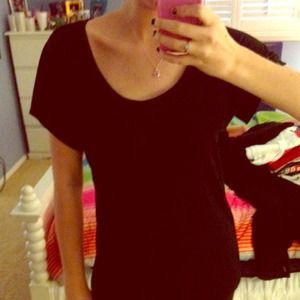Black scoop neck tee