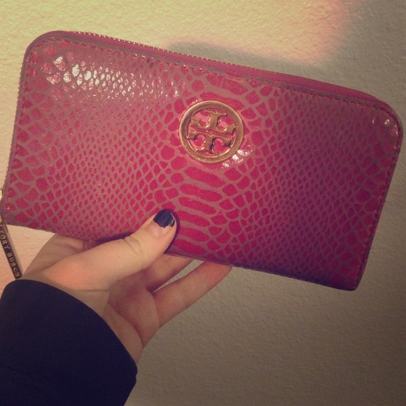 All AUTHENTIC Tory burch wallet