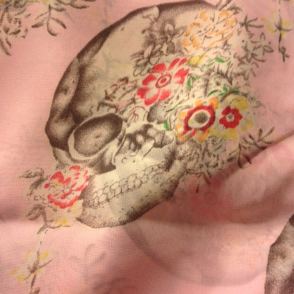 🚫SOLD🚫 pink skull scarf - Picture 2 of 2