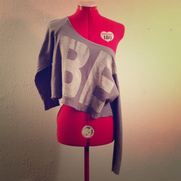 Tops - crop sweatshirt