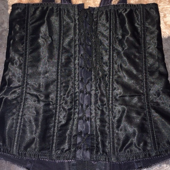 Corset - Picture 3 of 3