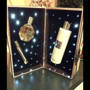 🚫ON HOLD🚫Flowerbomb Perfume Gift Set