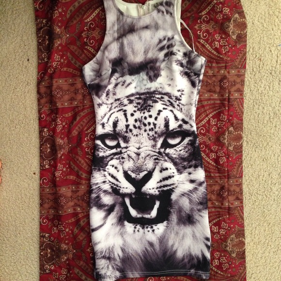 LF body con tiger dress