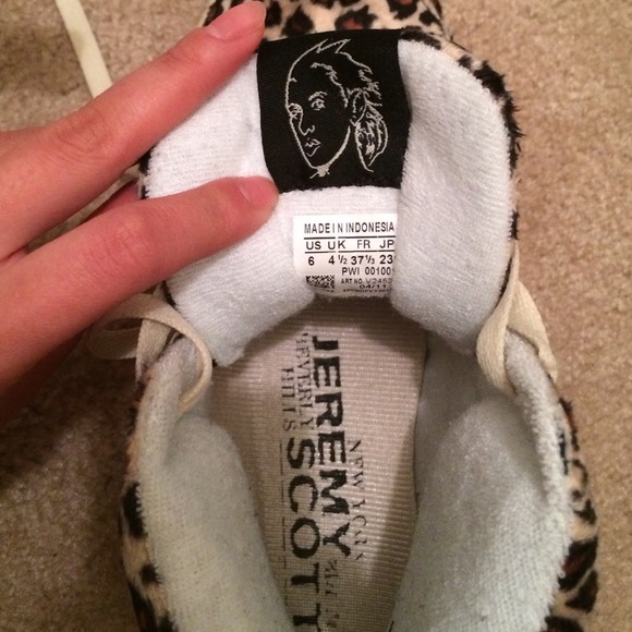 Adidas Jeremy Scott tail shoes US6.