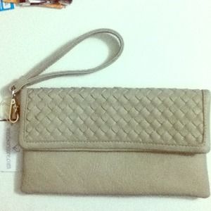 NWT SUPER CUTE CLUTCH