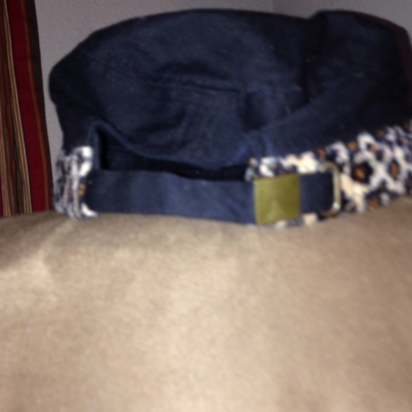 Pretty black hat - Picture 2 of 2