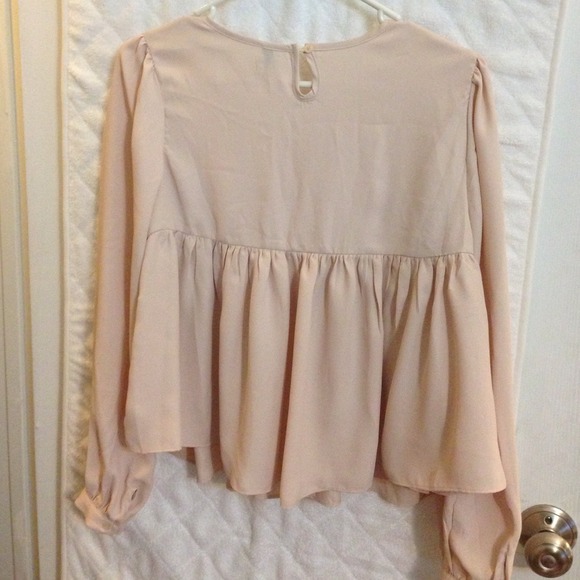 Romantic top with crocheted yolk - Picture 2 of 4