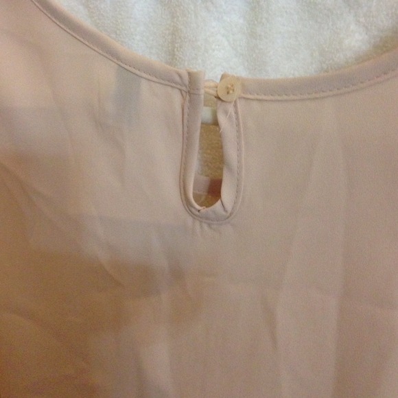 Romantic top with crocheted yolk - Picture 4 of 4