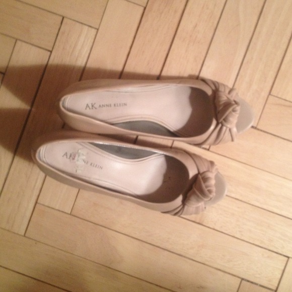FINAL REDUCTION Wedge by Ann Klein - Picture 1 of 4