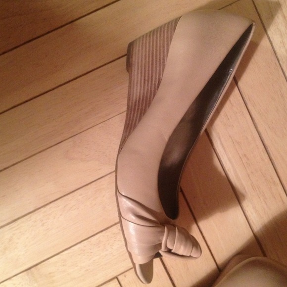 FINAL REDUCTION Wedge by Ann Klein - Picture 2 of 4