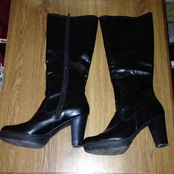 🔥traded bundle 🔥Black heeled boots - Picture 2 of 4