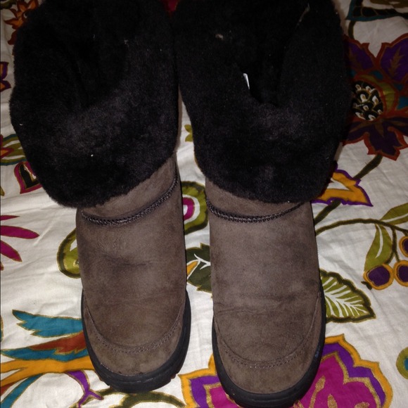 Uggs Chocolate Size 7