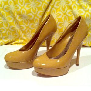 Nude super-pump heels