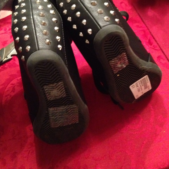 Sold - Picture 3 of 3