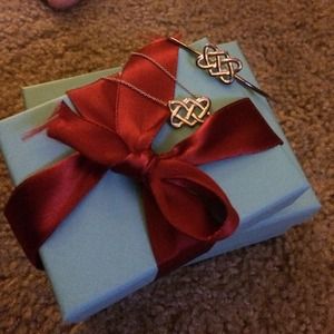 SOLD!!!!!!!!!tiffany and co Celtic knot set