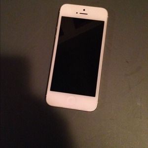 ❌SOLD❌ iPhone 5 ✨THROUGH PAYPAL $400✨