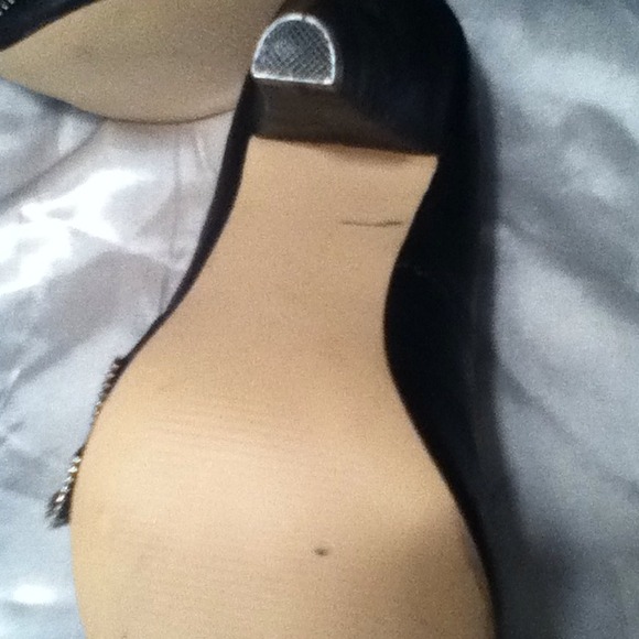 Ballet Zippered Ruffle Pump - Picture 2 of 4