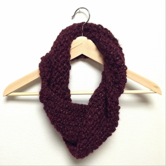 ON HOLD 🎉HPx2!🎉burgundy cowl infinite scarf - Picture 3 of 3