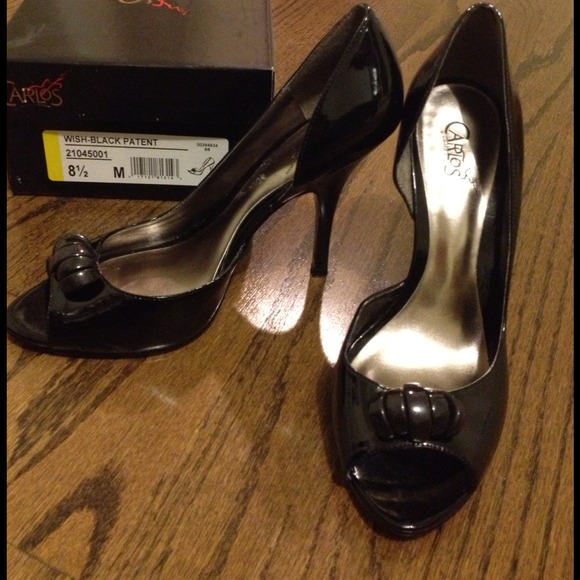 Carlos Santana Black patent leather peep toe