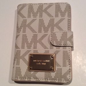 **SOLD** MK vanilla pvc passport case