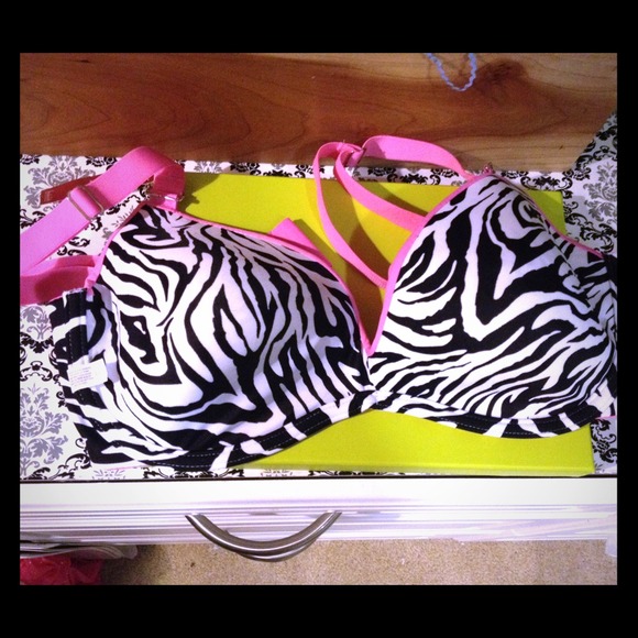 Fredricks of hollywood NWT reversible bra 32F