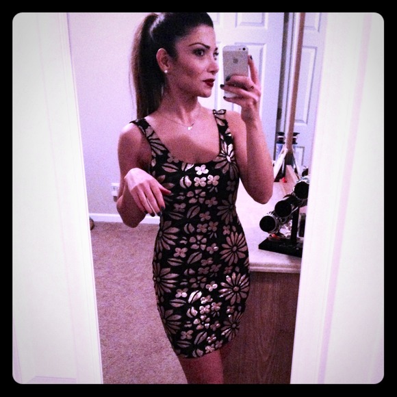 🚫sold🚫Gorgeous low back sequined holiday