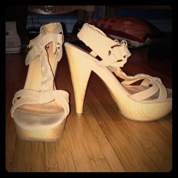 Braided T strap wooden heels