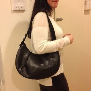 Gucci Black leather Hobo Bag. Woven shoulder strap