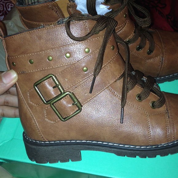 Cute trendy ankle boots Never Worn! - Picture 1 of 3